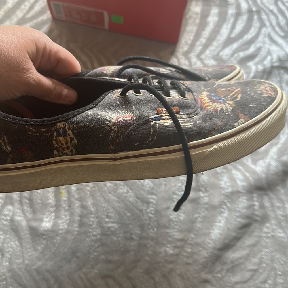 VANS - Picture 3 of 5